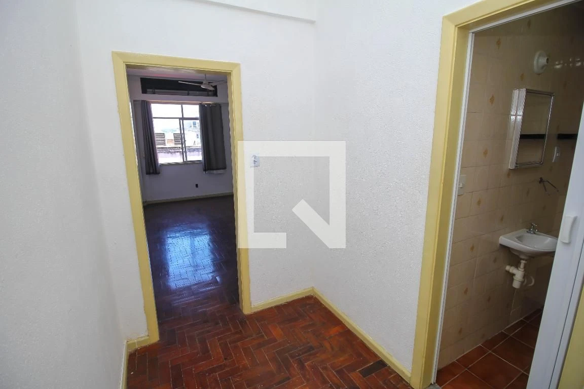 Unfurnished studio with a kitchenette and 1 bedroom — photo 11