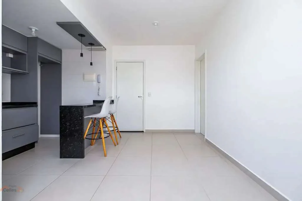 Ground-floor 1-bedroom apartment with an open kitchen — photo 4