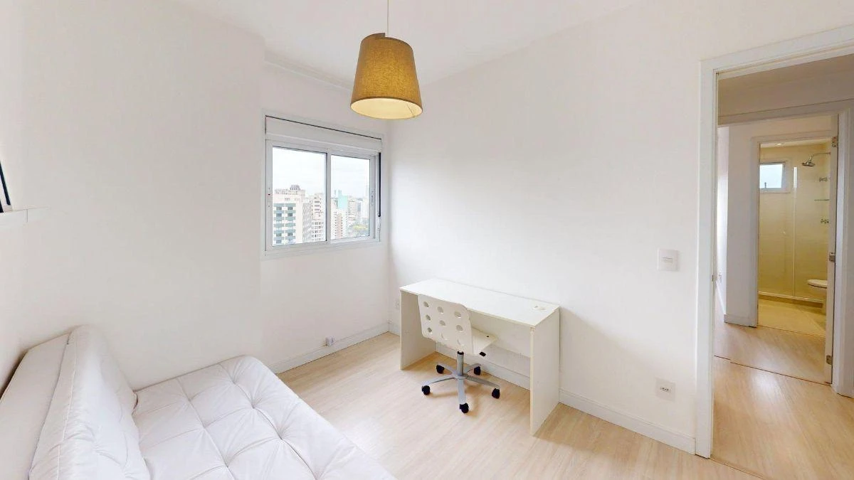 Furnished apartment, 95 m², with a glass-enclosed balcony — photo 18