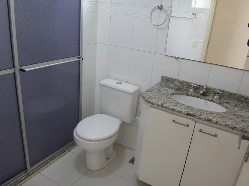 3-bedroom apartment with wood or laminate floors — photo 25