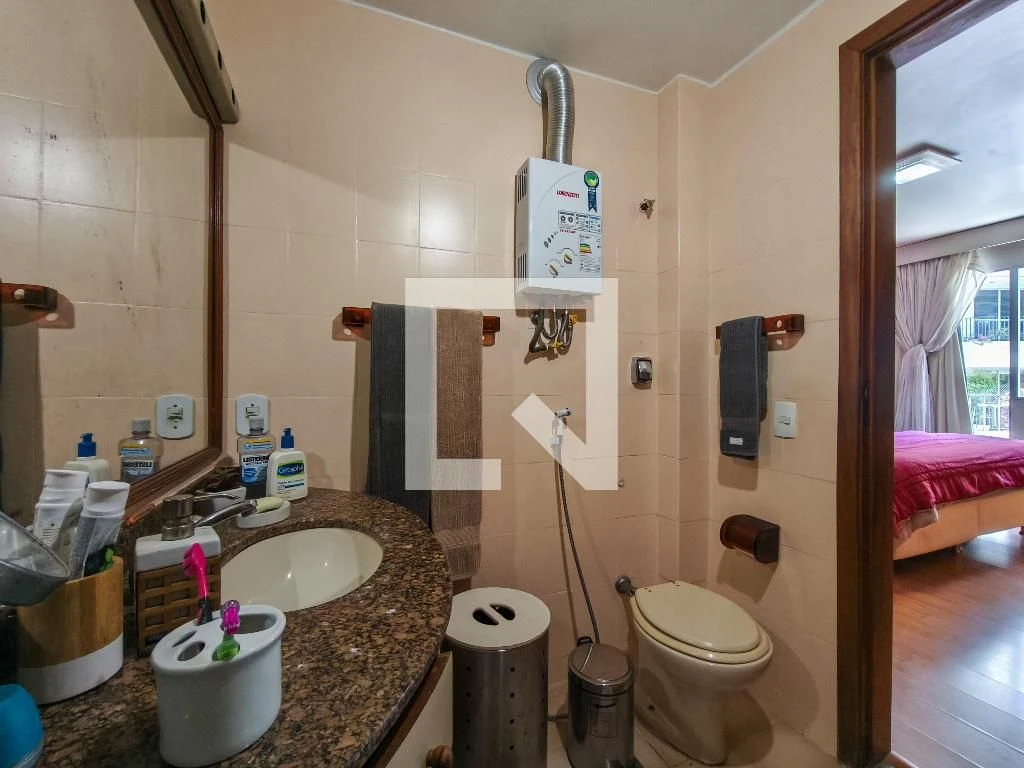 Furnished 4-bedroom apartment with balcony — photo 91