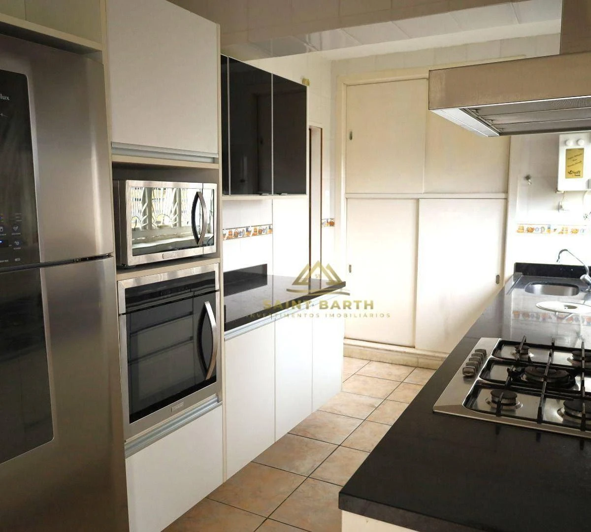 Дом без мебели: 3 спальни, 4 ванные, участок 432 м² — photo 2