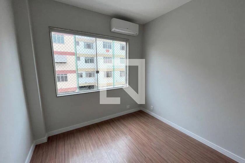 Деревянный пол или ламинат и 3 спальни: квартира 90 м²