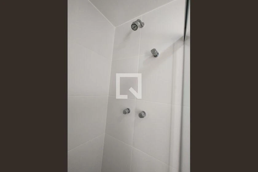2-bedroom apartment in a building with a gym — photo 15