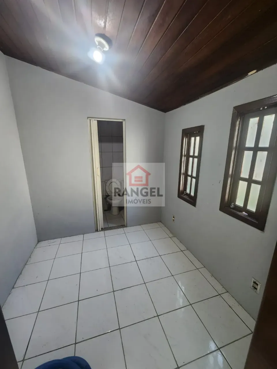 Condominium house with 5 bedrooms and 4 bathrooms — photo 14