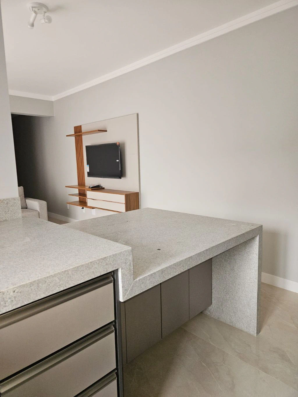 Apartment with open-plan kitchen, 2 bedrooms, 64 m² — photo 4