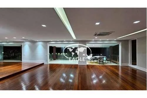 Casa com 5 quartos, 8 banheiros e 4 vagas — photo 2