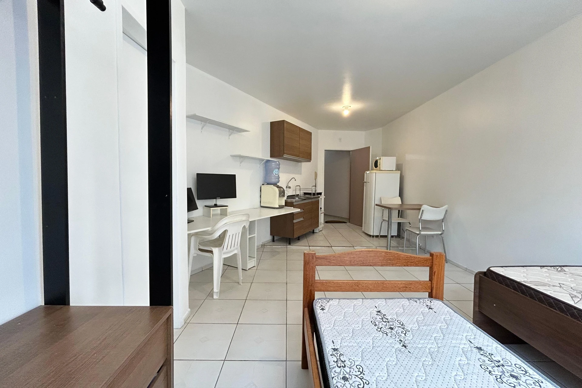 Furnished 1-bedroom apartment with pets allowed
