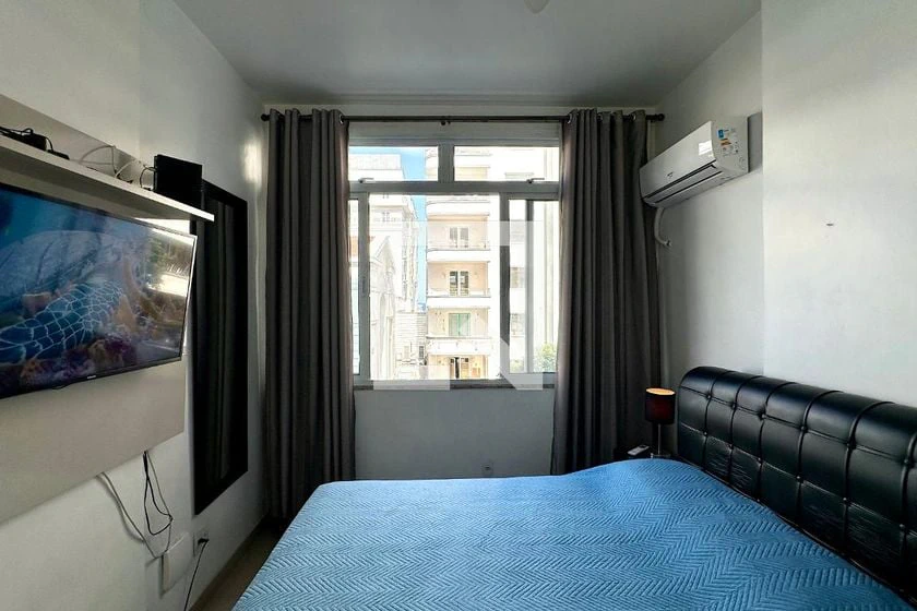 1-bedroom apartment with a closed kitchen and gas stove — photo 6