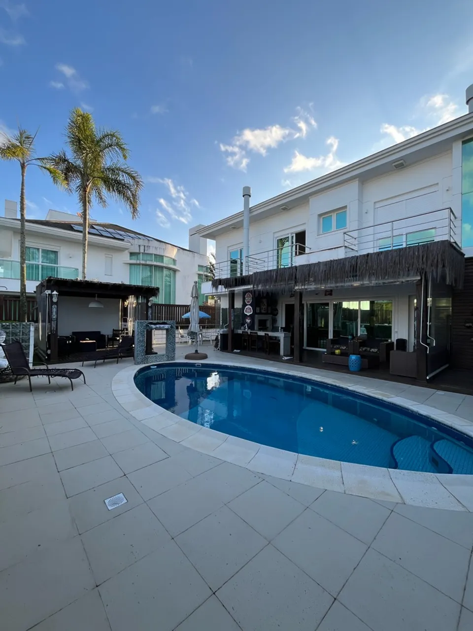 5-bedroom house with a bathtub in Florianópolis — photo 7