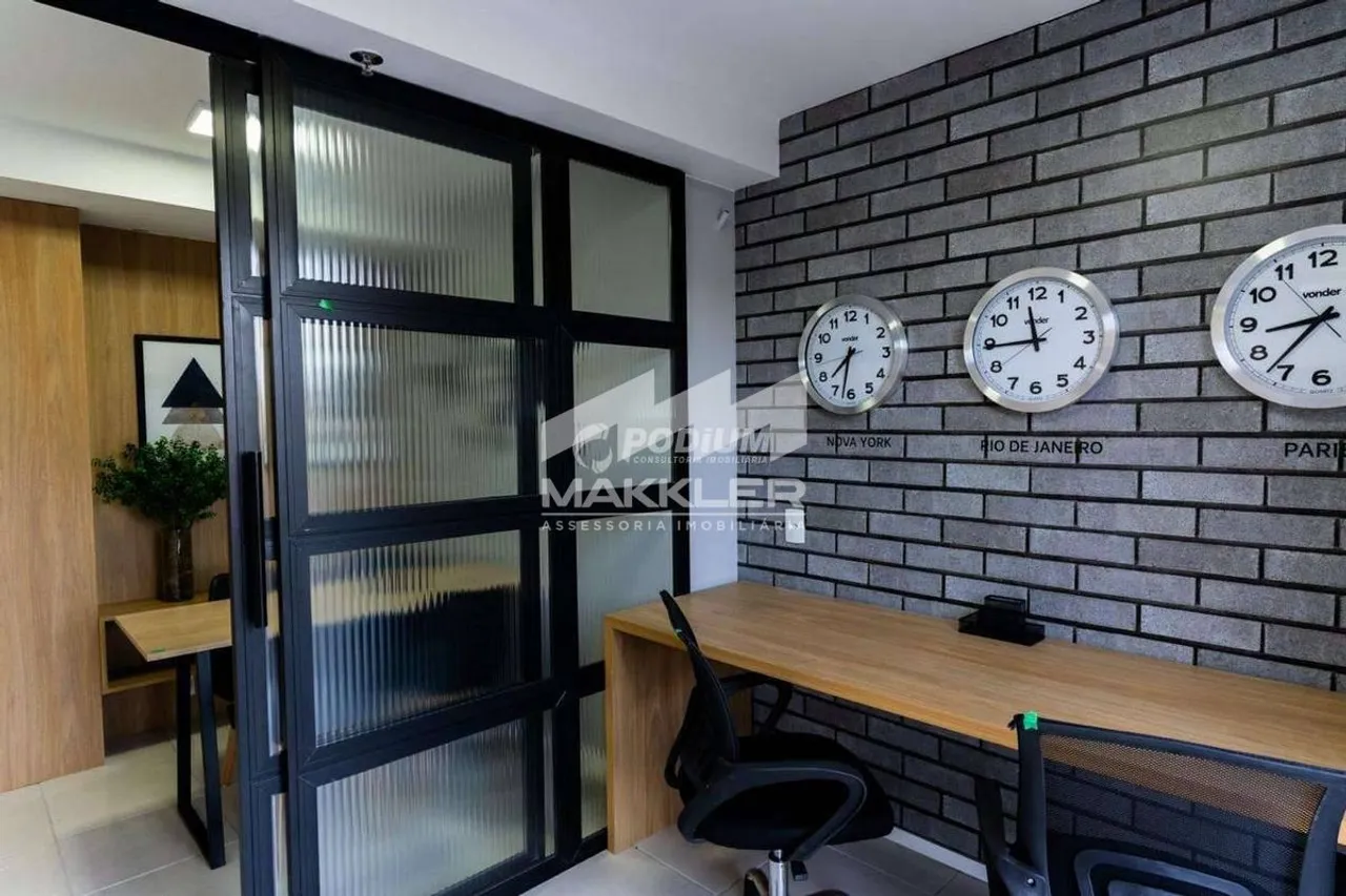 Furnished 2-bedroom apartment with open-plan kitchen — photo 9