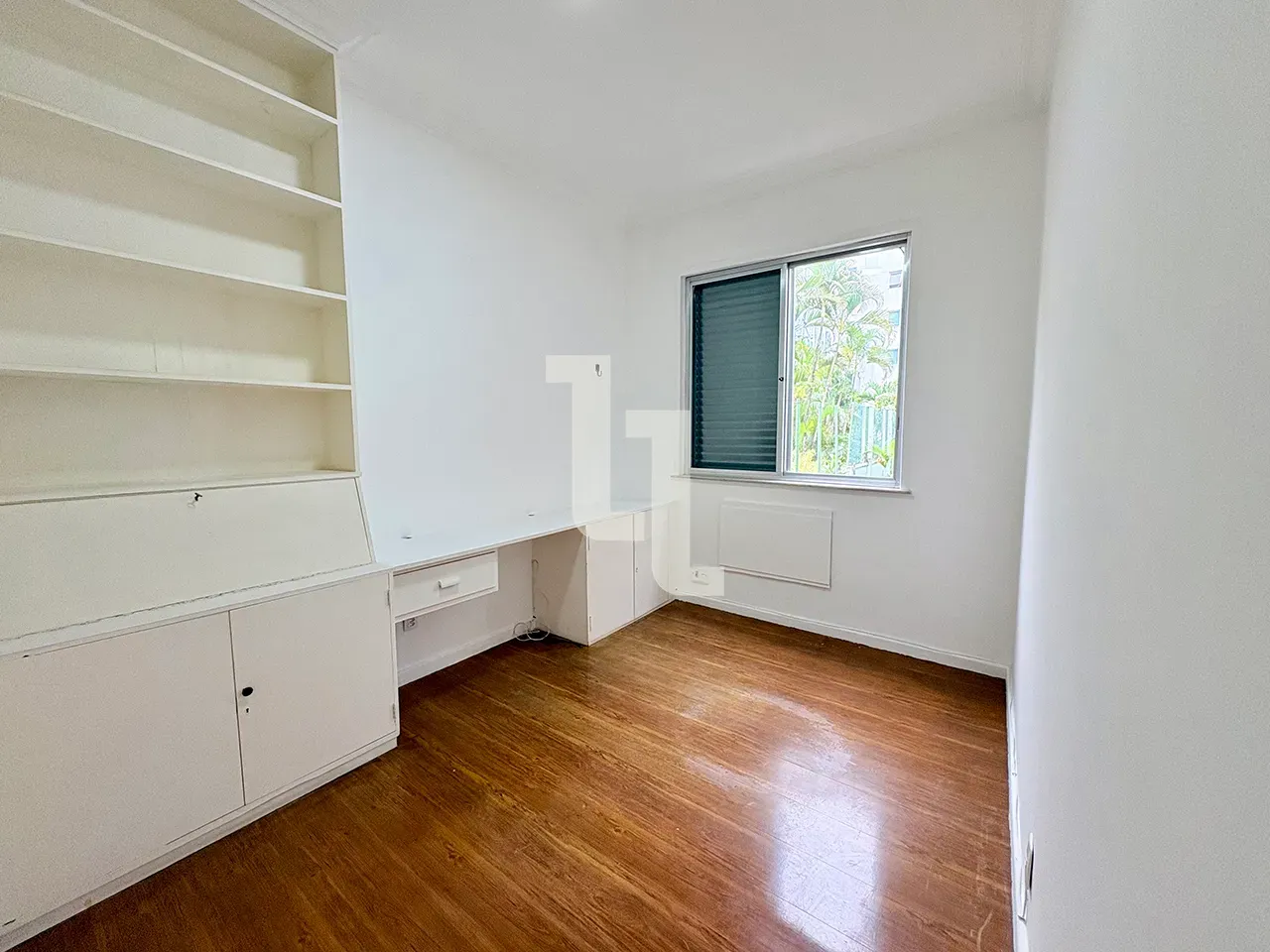 Home office in a 2-bedroom apartment, 85 m² — photo 7