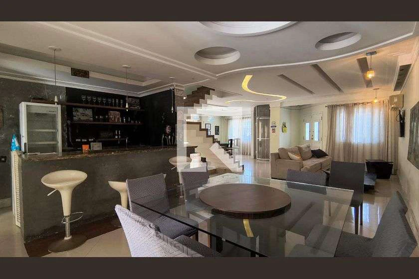 Condominium house with open-plan kitchen and 7 en-suites — photo 14