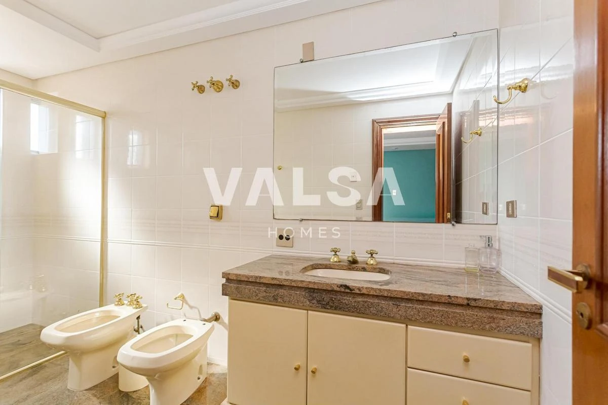 Ванна та 4 спальні: квартира 441 м² — photo 24