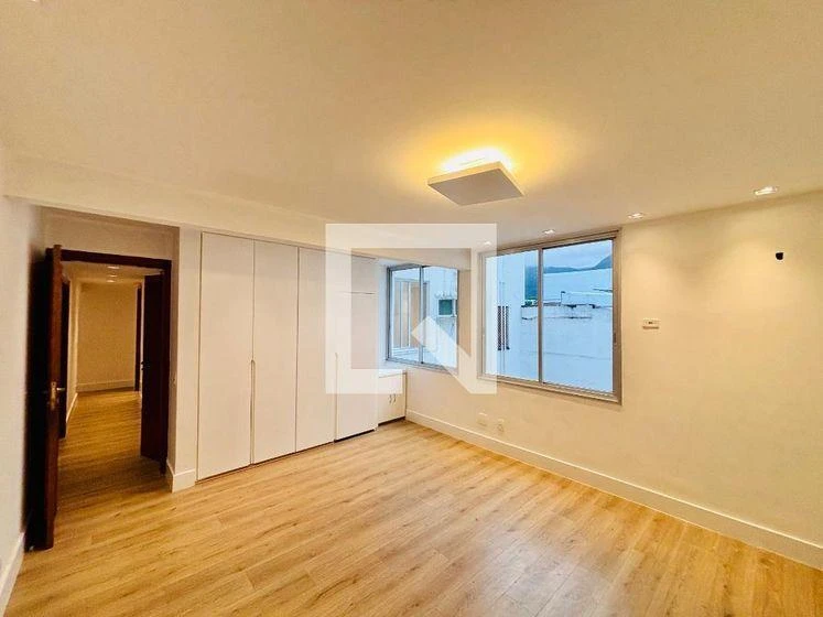 4-bedroom apartment with a walk-in closet in Rio de Janeiro — photo 48