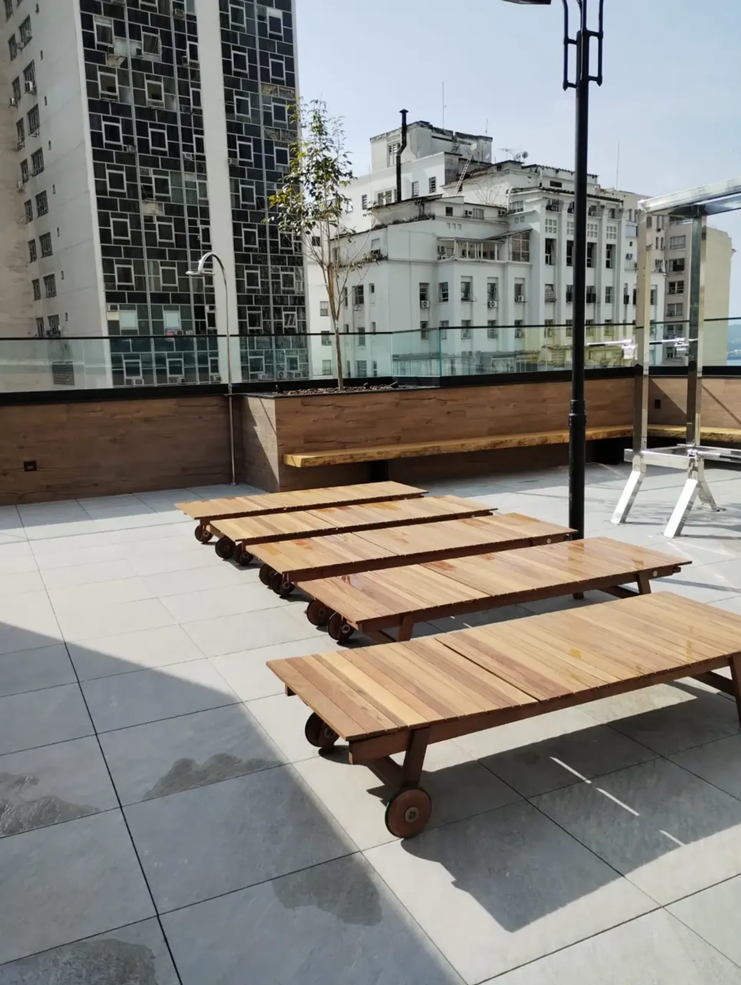 Studio on the 21st floor with a grill on the balcony — photo 42