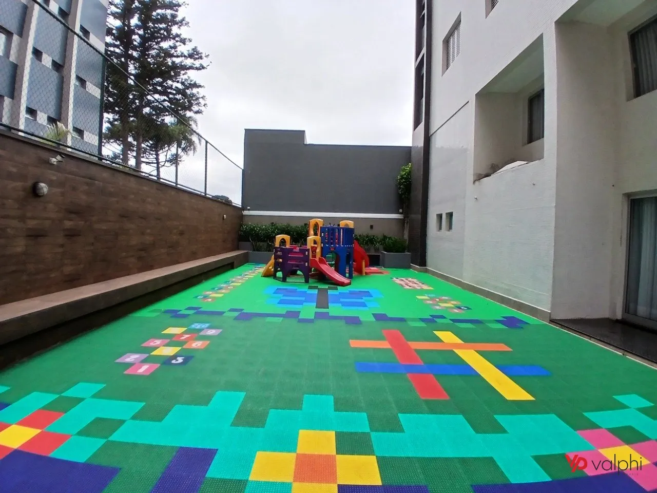 4-bedroom apartment with a walk-in closet in Curitiba — photo 39