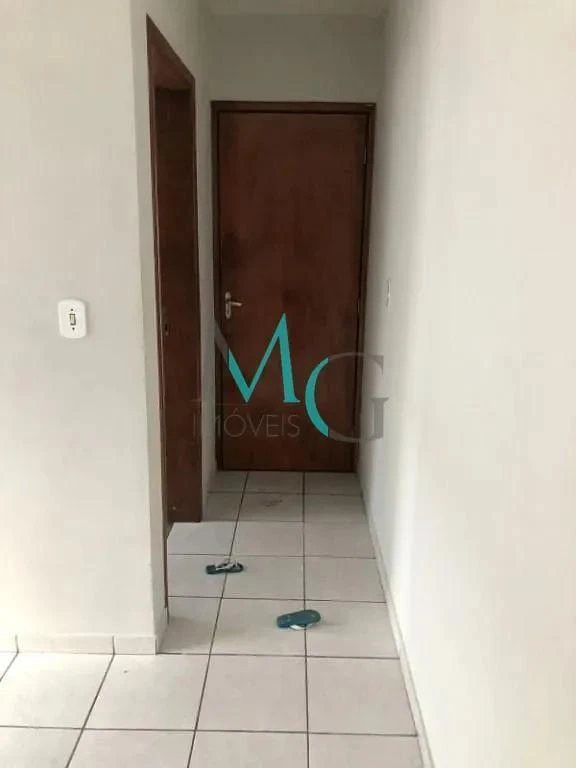 Unfurnished 2-bedroom apartment with a closed gas kitchen — photo 9