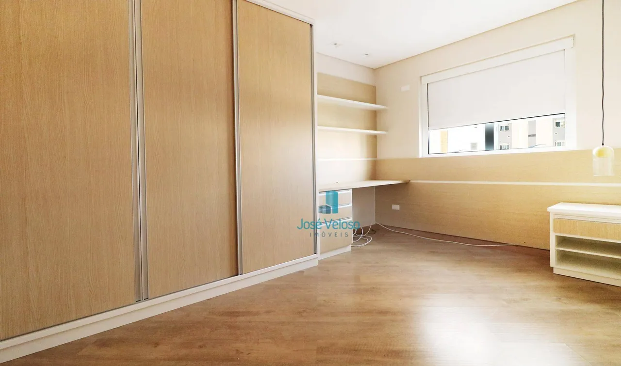 Modern 4-bedroom apartment with open-plan kitchen — photo 11