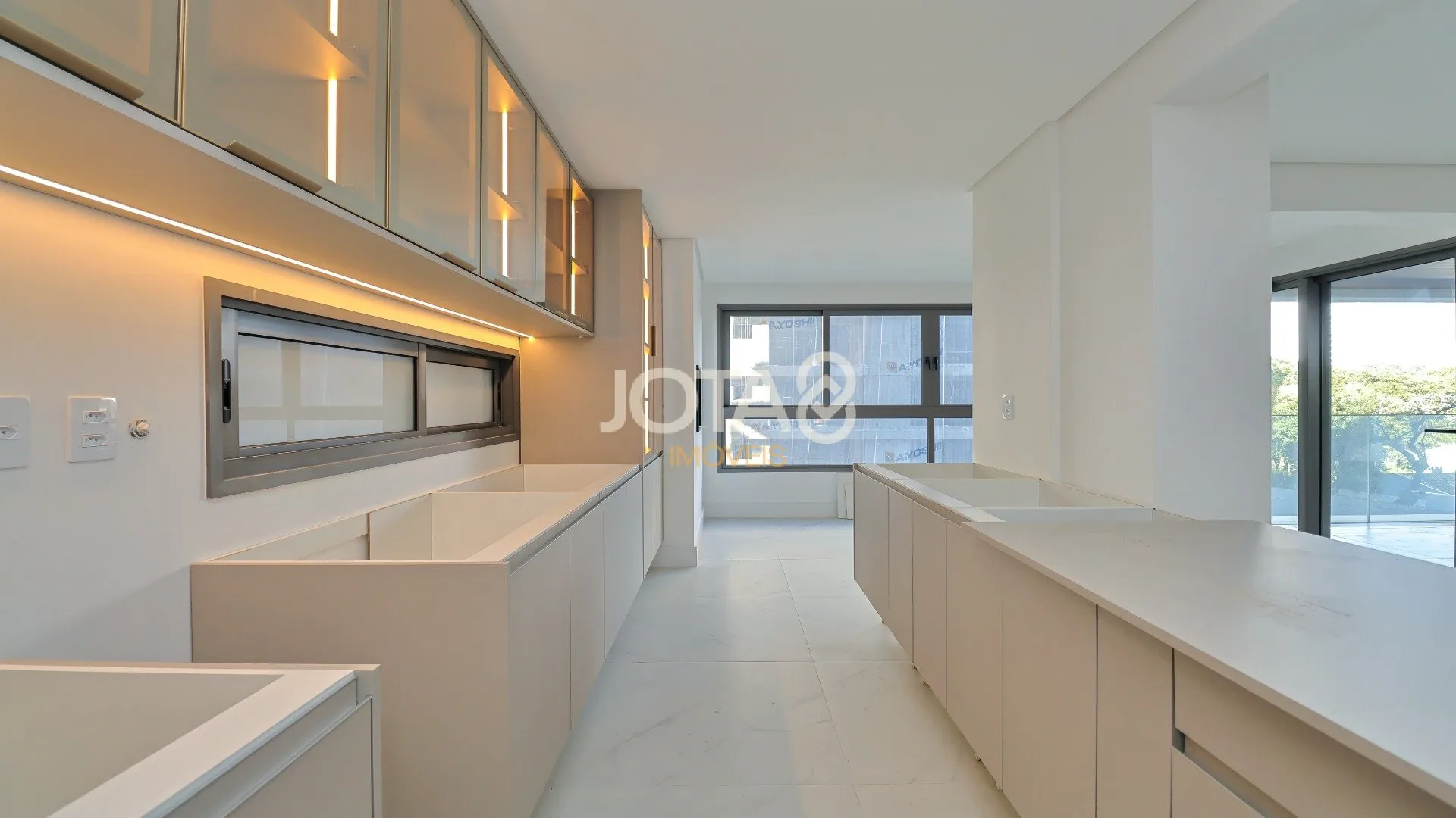 Квартира з 3 спальнями-сюїтами 193 м² і 4 паркомісця — photo 6