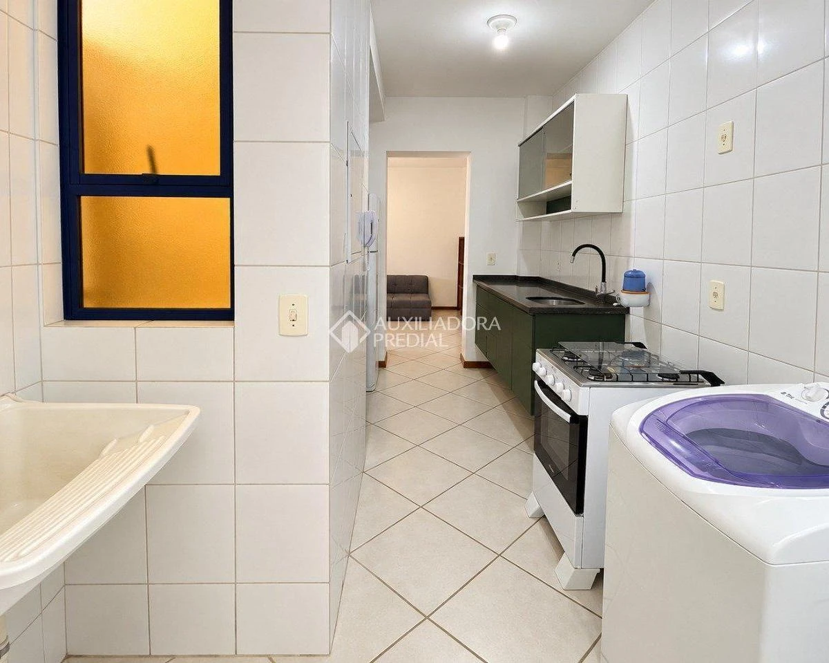 2-bedroom apartment with a washing machine in Florianópolis — photo 13