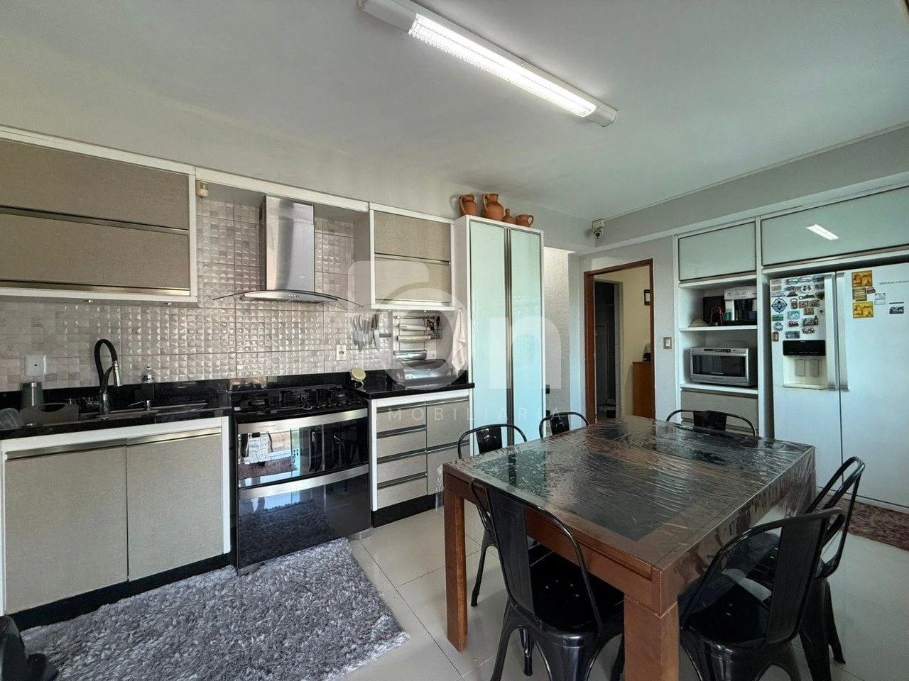 Floor-to-ceiling windows in a 5-bedroom house, 300 m² — photo 13
