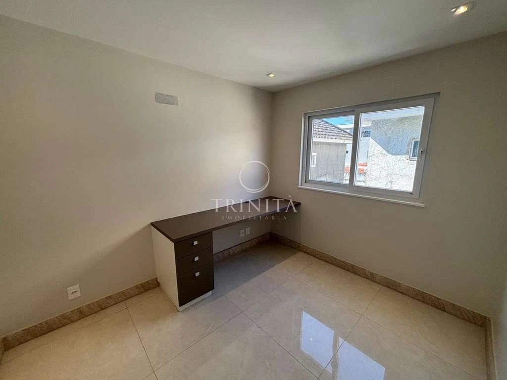 Casa sem mobília com 4 quartos e cozinha planejada — photo 27