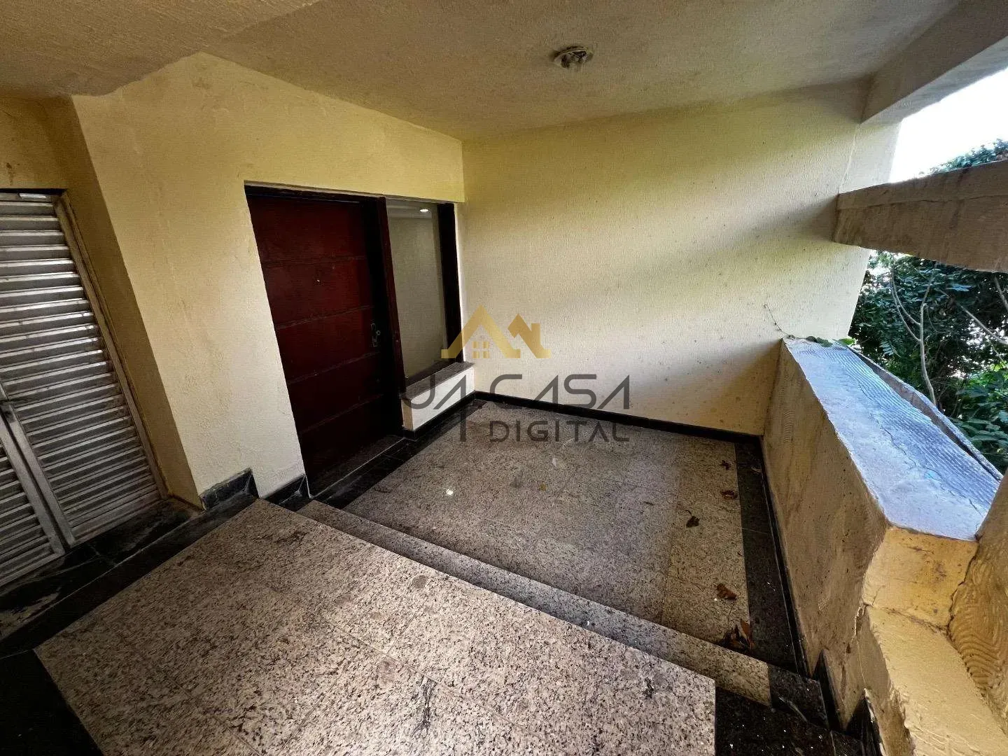 House with 5 bedrooms, 5 bathrooms and built-in wardrobes — photo 33