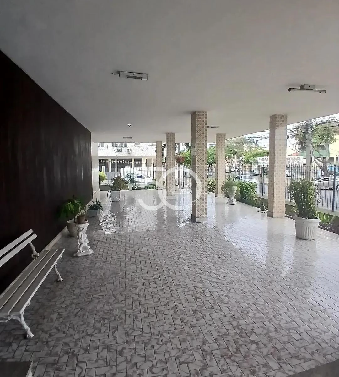 81 m² apartment with 2 bedrooms and glass shower — photo 3
