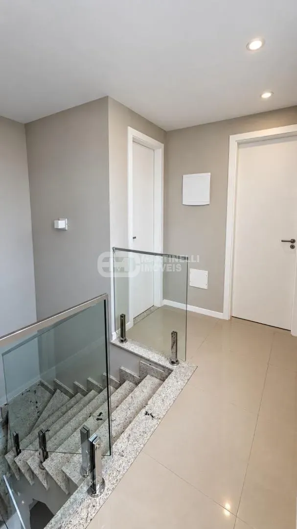 Balcony with a grill in a 3-bedroom apartment, 264 m² — photo 34