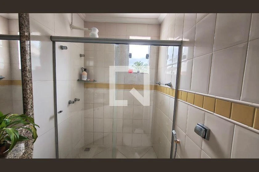 290 m² house with a bathtub and a walk-in closet — photo 27