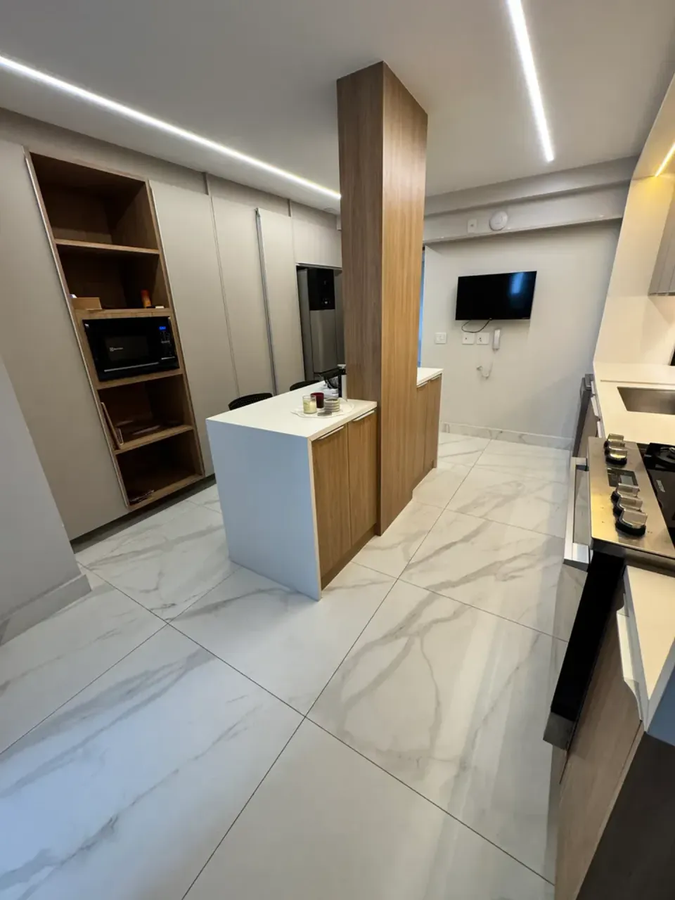Apartamento mobiliado, 200 m², com janelas do piso ao teto — photo 3