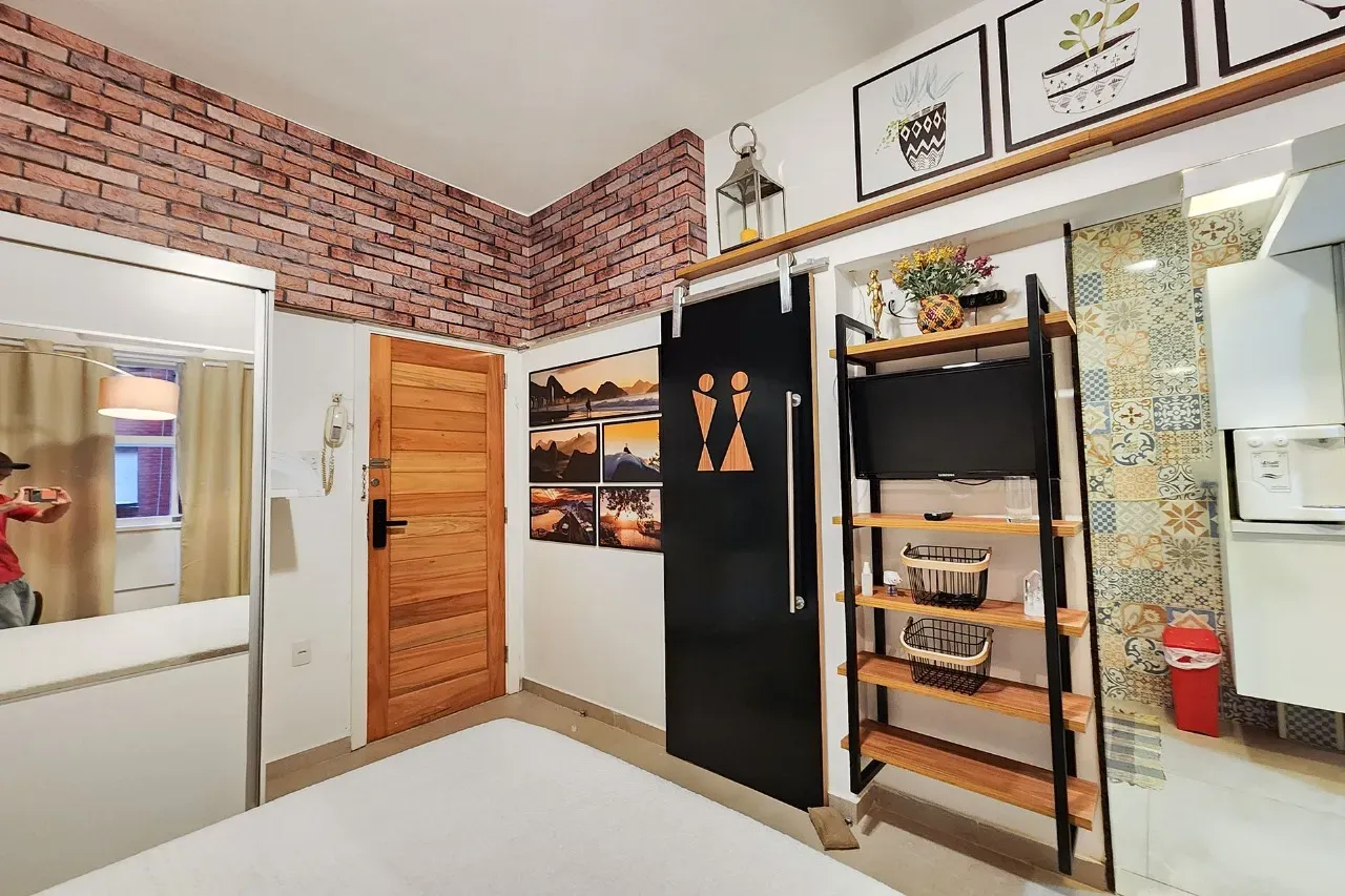 One-bedroom apartment with a washing machine — photo 27