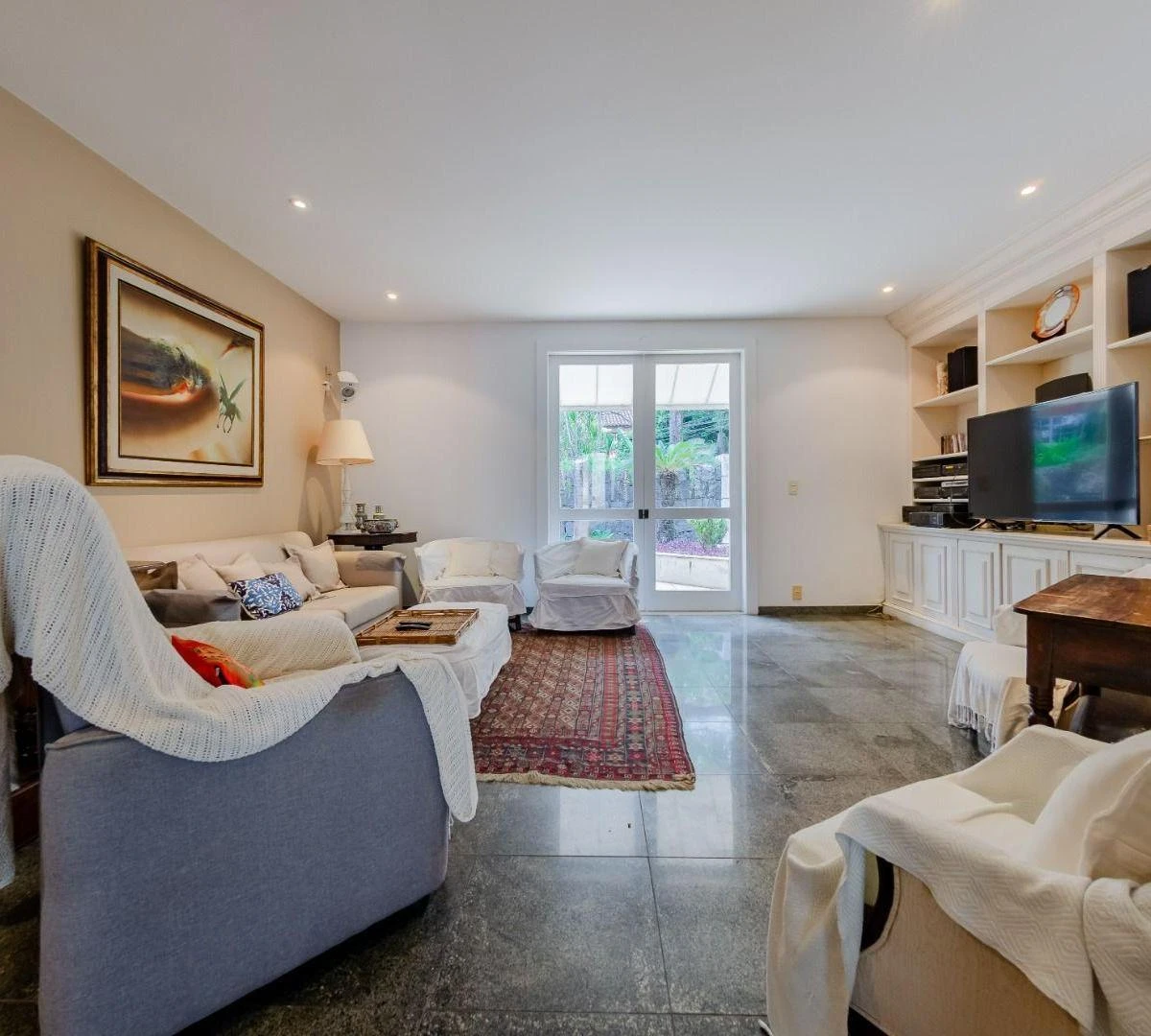 Furnished house with 6 bedrooms and 690 m² — photo 23