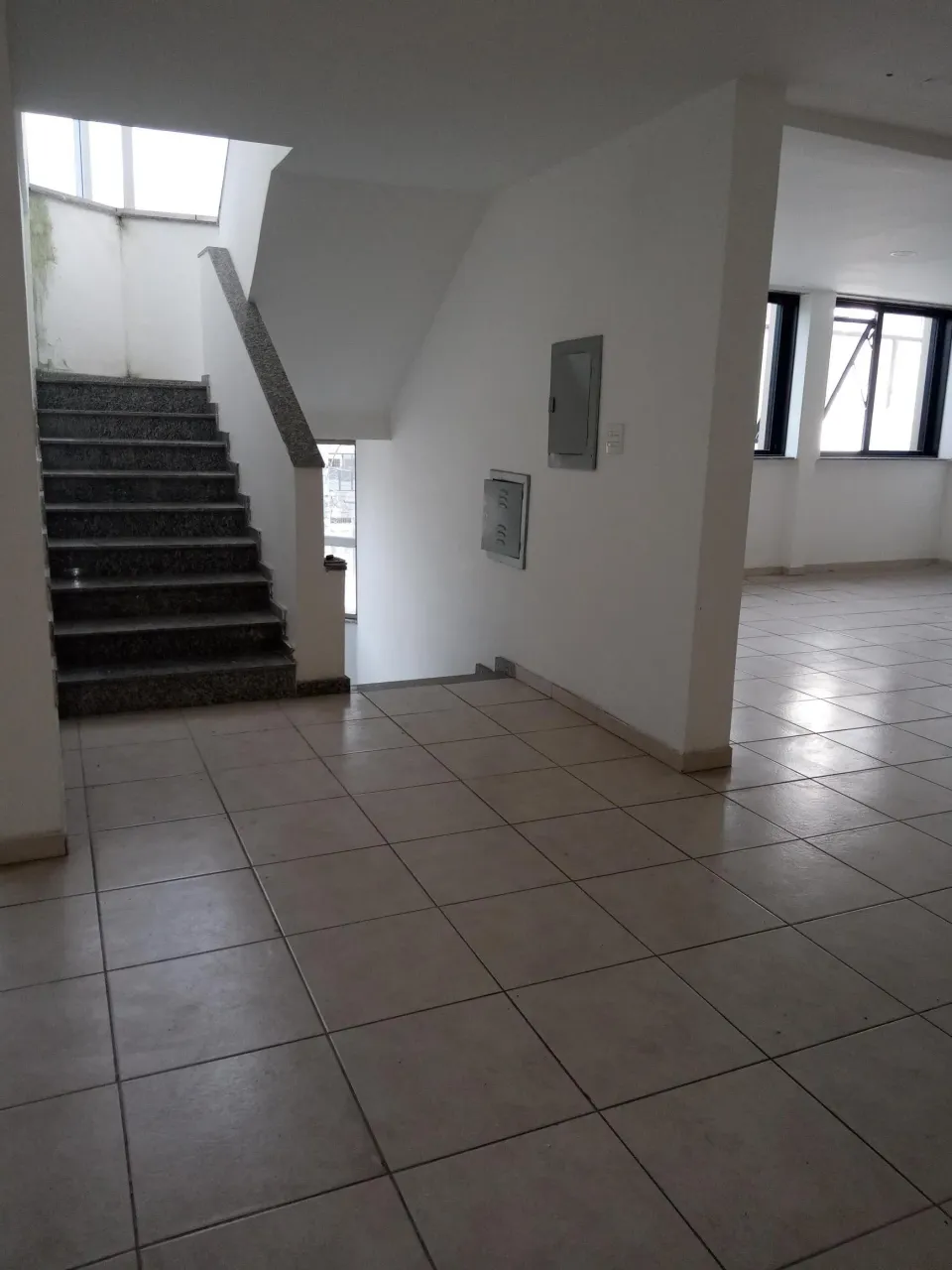 Casa sem mobília com 3 dormitórios e 4 banheiros — photo 2