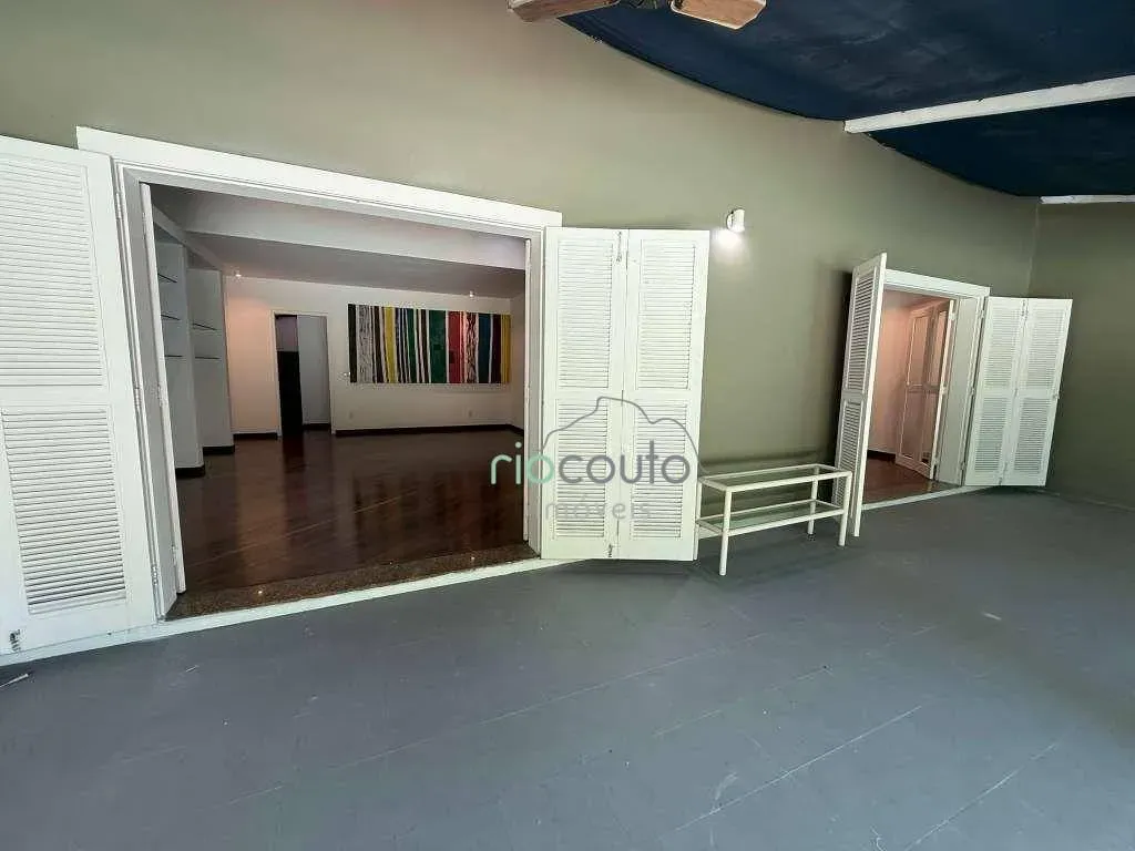 Casa com 5 quartos, 990 m² e 2 vagas, perto das janelas — photo 106