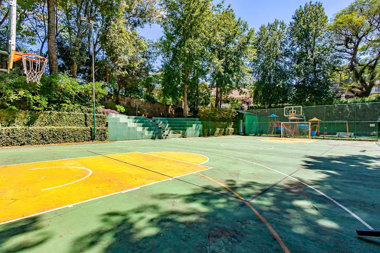 House with 3 bedrooms and 5 bathrooms, 477 m² — photo 11