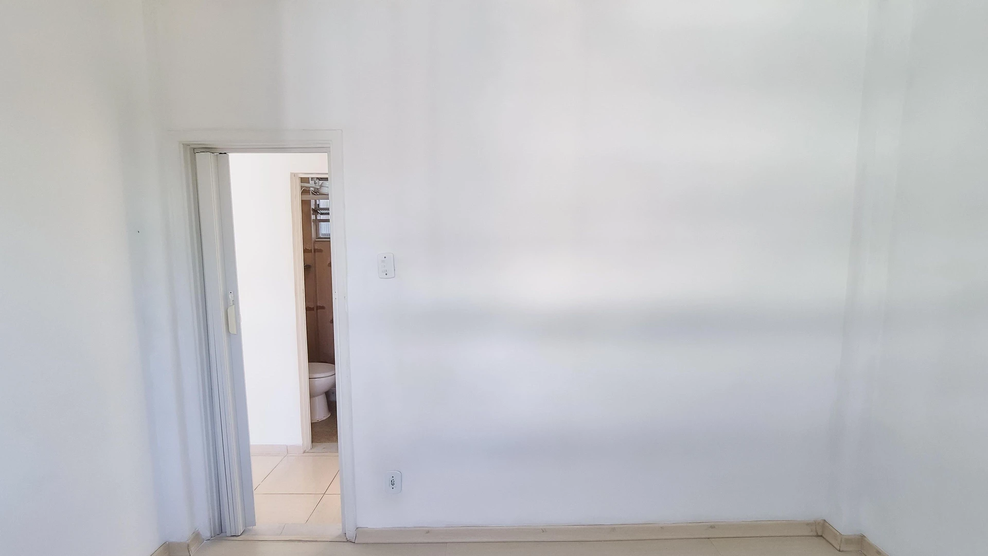 Unfurnished apartment with 2 bedrooms and 1 bathroom — photo 54