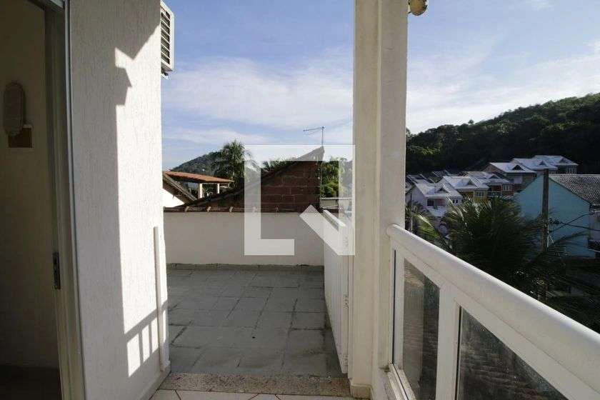 Casa de 381 m² com 7 quartos, 4 banheiros e jardim — photo 3