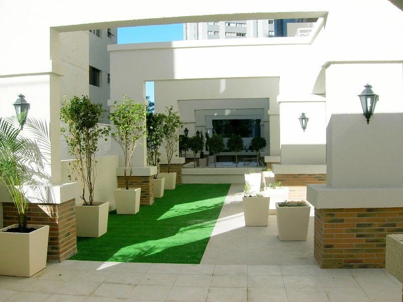 104 m² apartment with balcony and shared pool in the building — photo 3