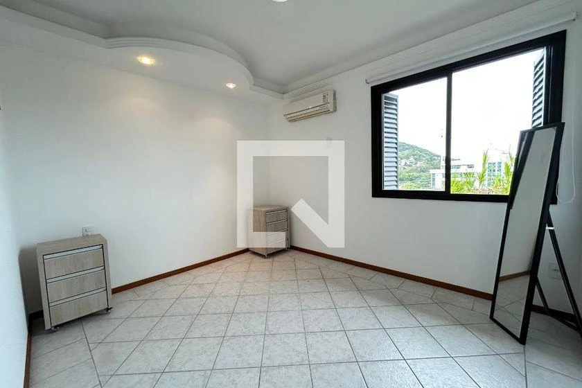 5-bedroom apartment with a bathtub in Florianópolis — photo 19