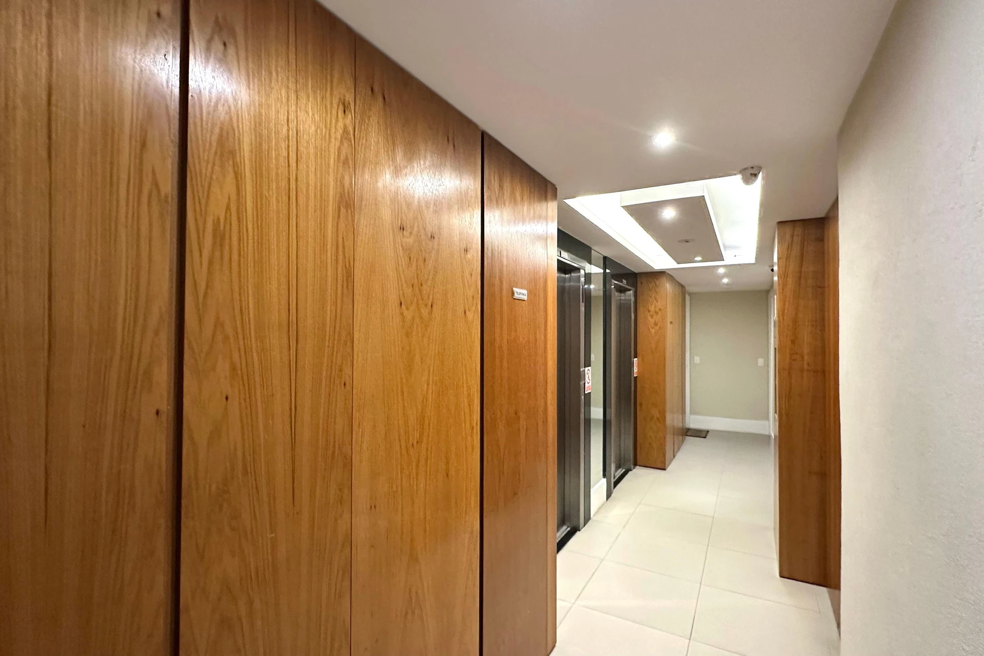 Apartamento mobiliado, 101 m², com janelas do piso ao teto — photo 38
