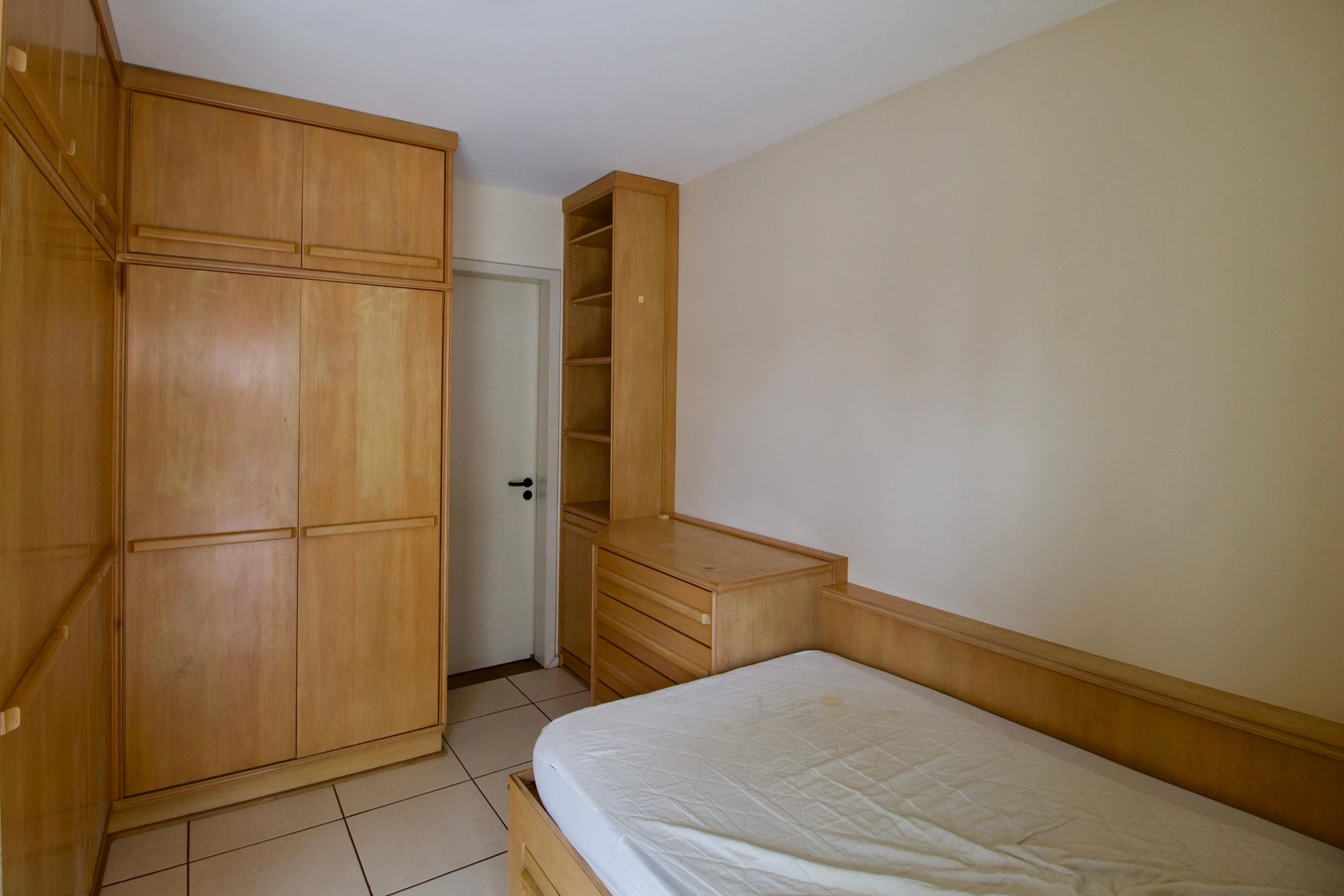 Furnished 1-bedroom apartment with a balcony — photo 20
