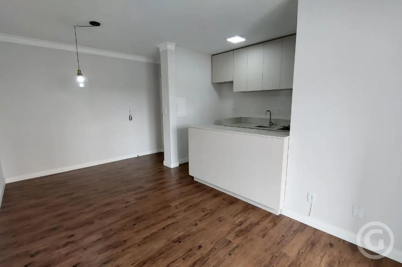 2-bedroom apartment with a glass-enclosed balcony — photo 9