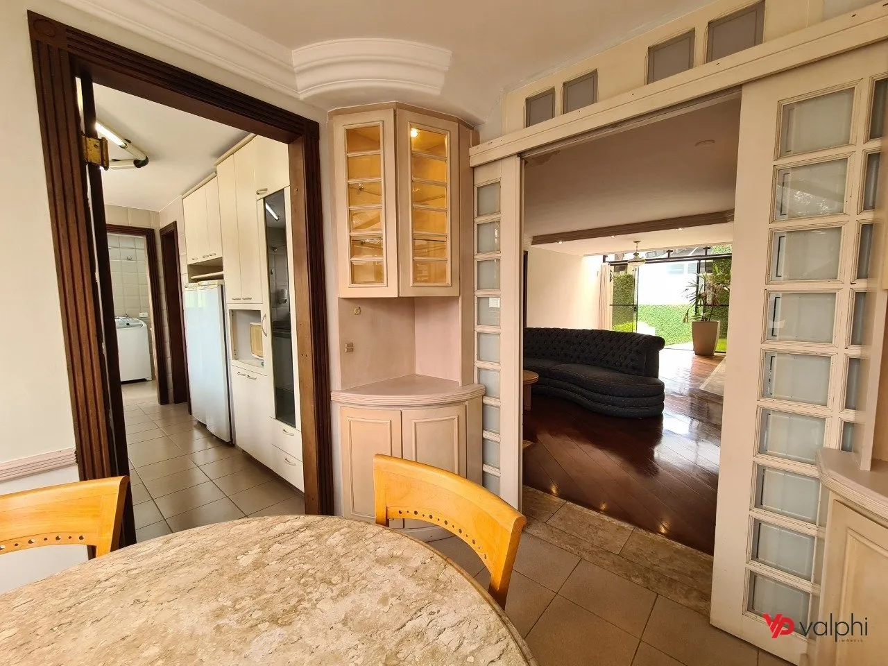 Condo house with 3 en-suite bedrooms and private garden — photo 2