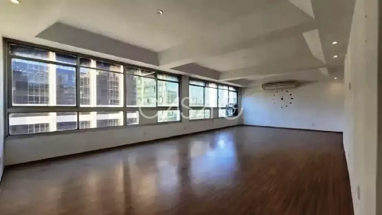 190 m² apartment with a walk-in closet and a water view — photo 10