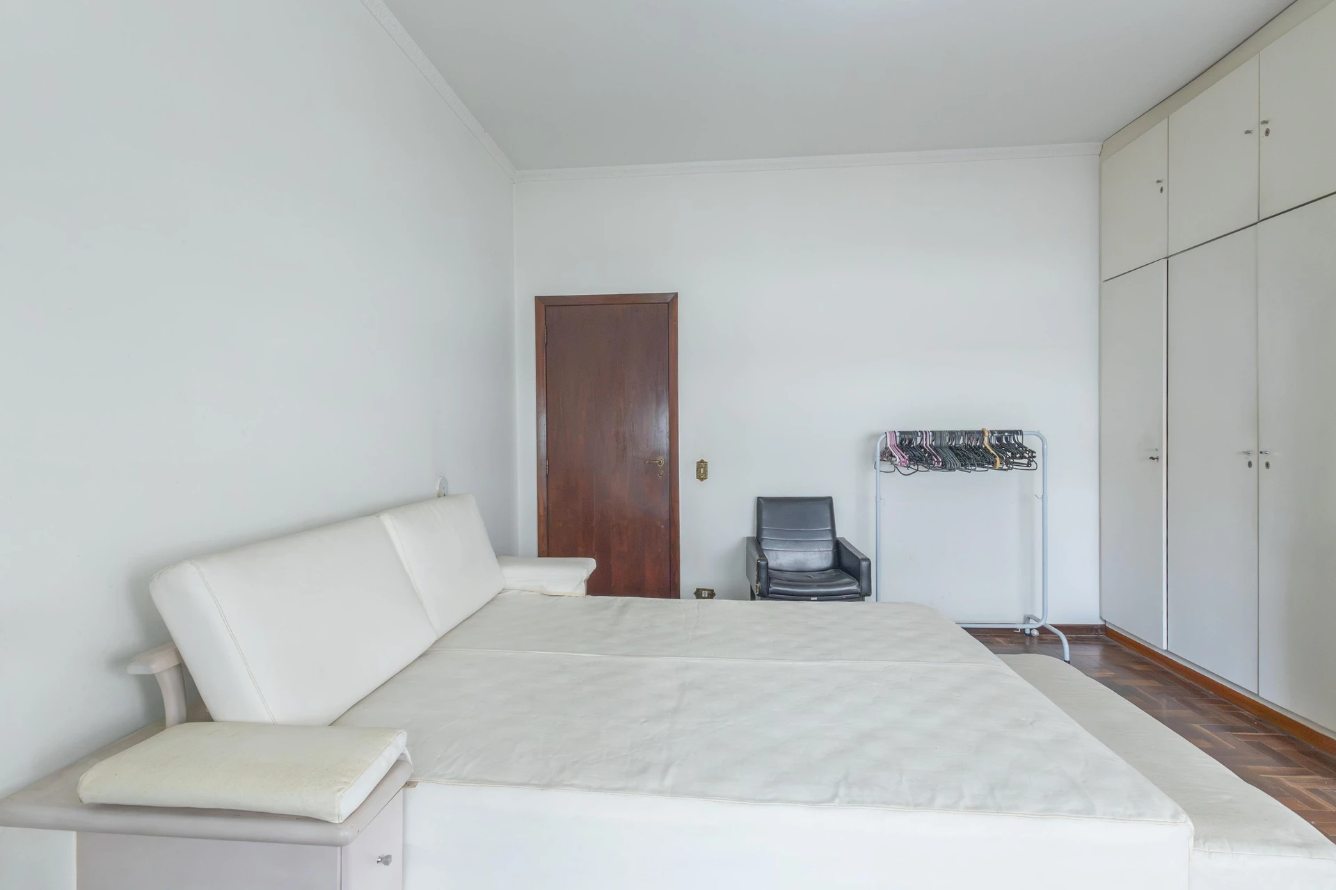 Furnished apartment with 3 bedrooms and 1 en-suite — photo 19