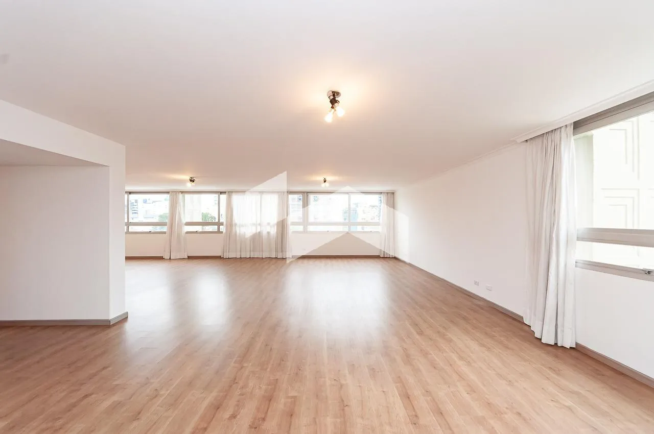 380 m² apartment with private laundry area — photo 6