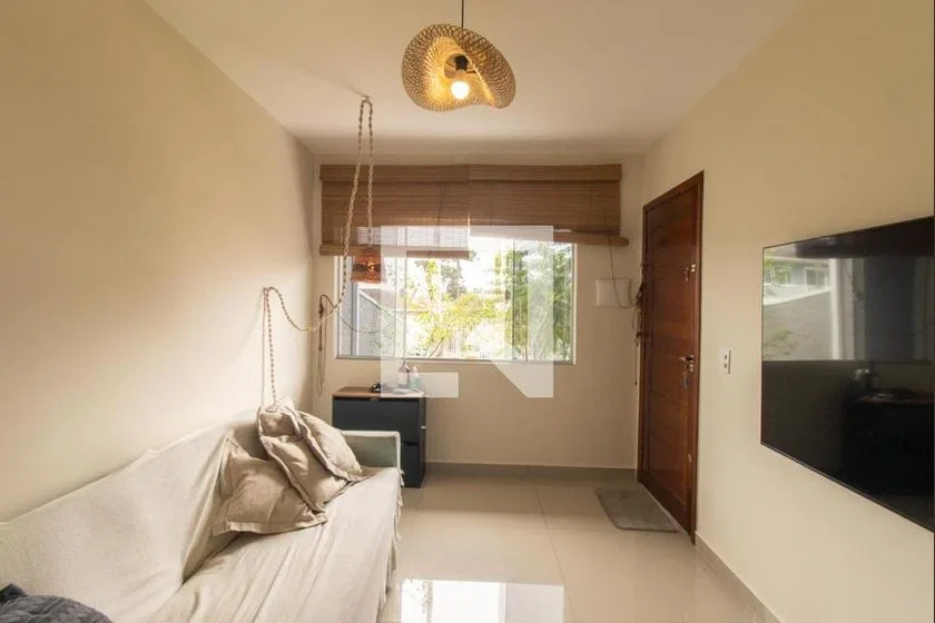Furnished 2-bedroom house with 1 en-suite and private yard — photo 4