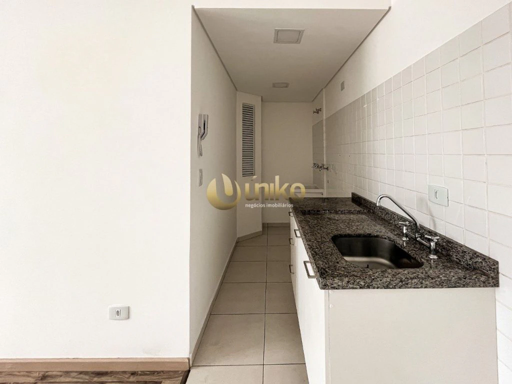 1-bedroom apartment with built-in kitchen cabinets — photo 2